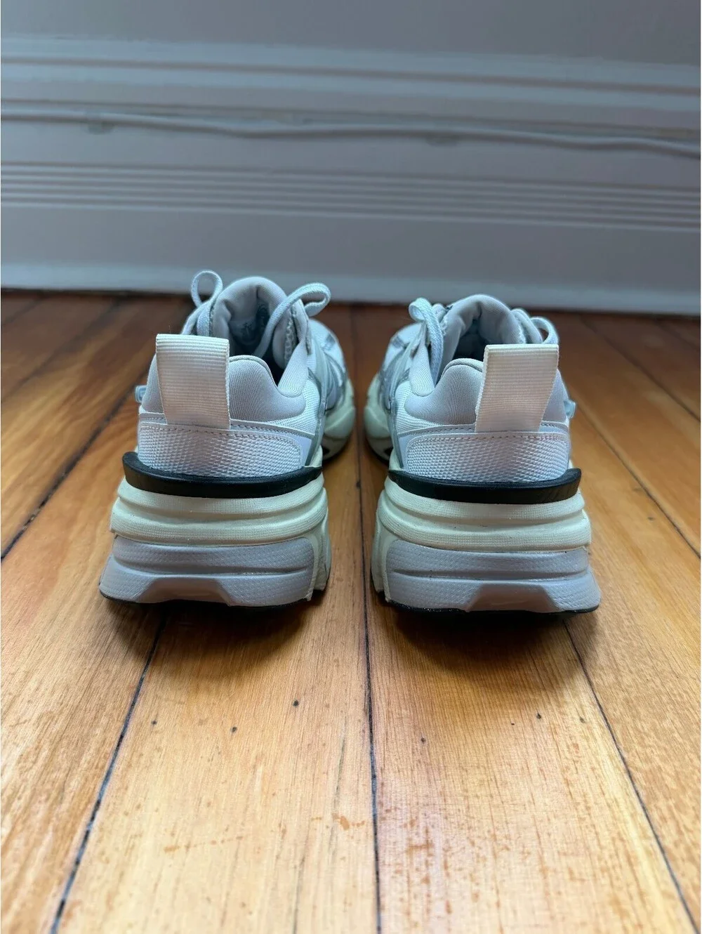 Nike women v2k